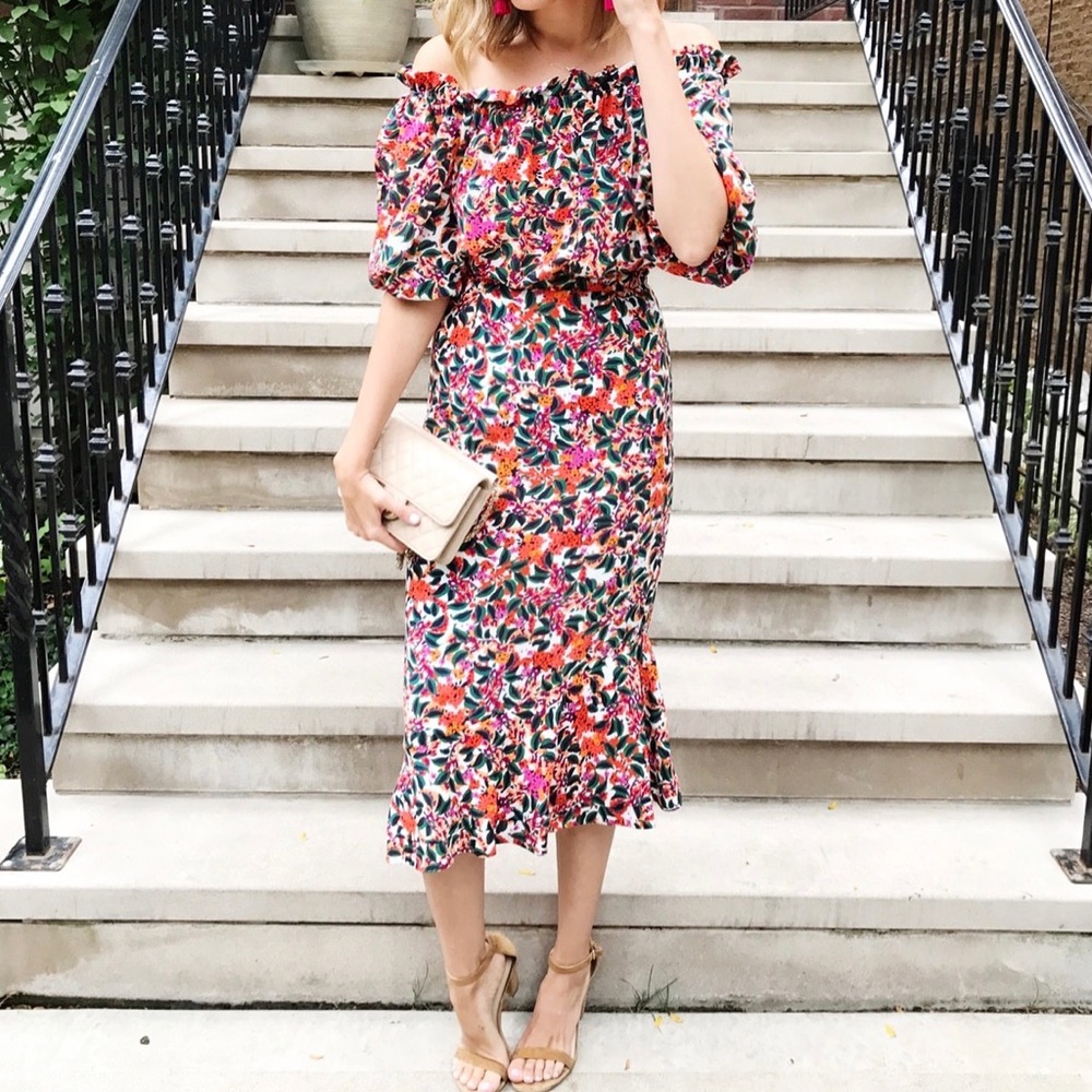 SOLD OUT everywhere- Amazing Saloni grace floral print silk midi dress 🧡💕💐